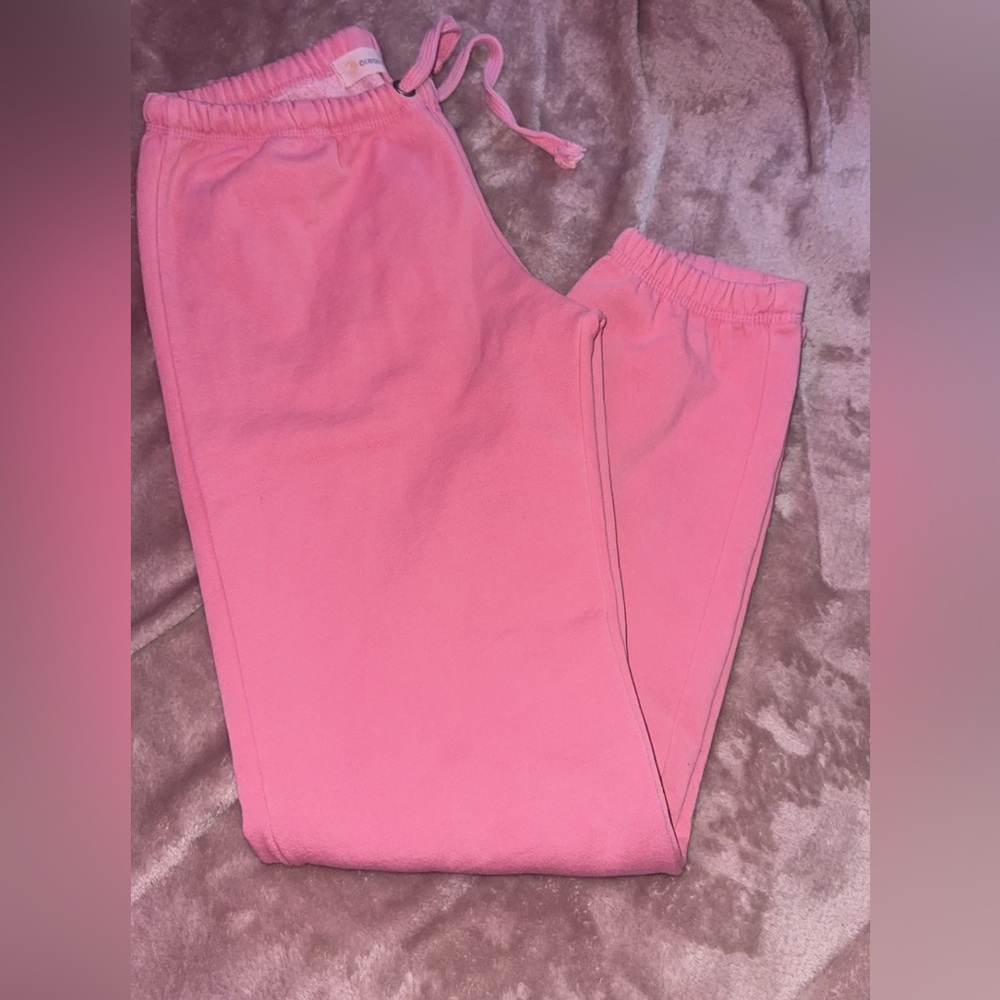 Sweatpants, barely worn and in perfect condition.